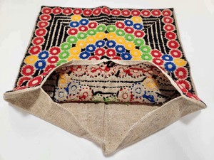 lot 165 image: Unused Vintage Mid Century Scandinavian Woven Pillow Holder