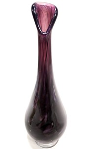 lot 181 image: Deep AmethystPurple Art Glass Vase