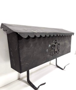 lot 189 image: Vintage Black Metal Mailbox