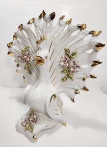lot 190 image: LARGE Vintage Italian Capodimonte Peacock 