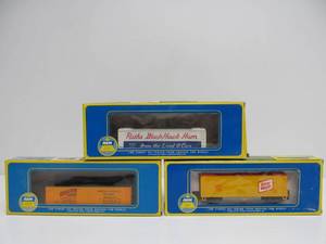 lot 130 image: Lot of 3 Mint in Box AHM Vintage HO Scale Advertising Train Cars