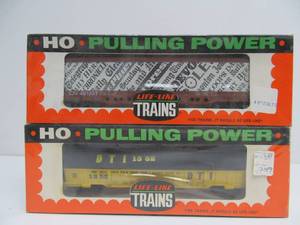 lot 132 image: NOS Sealed 2-Pack LIFE-LIKE Vintage HO Scale Pulling Power Train Cars
