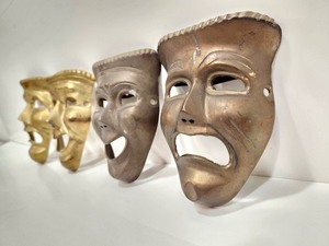 lot 222 image: Set of 4 Solid Brass Theater Mask Wall Hangings