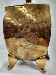 lot 232 image: Vintage 1960s Etched Japanese Brass Table Lamp