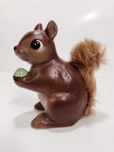 lot 247 image: Very Cute Vintage 1960s era Ceramic Squirrel Bank