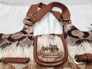 lot 265 image: Excellent Authentic COACH Leather Purse
