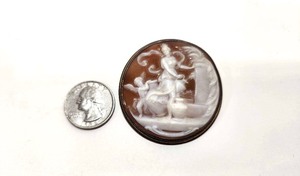 lot 278 image: Ornate Original Antique Carved Shell Cameo Brooch Pin