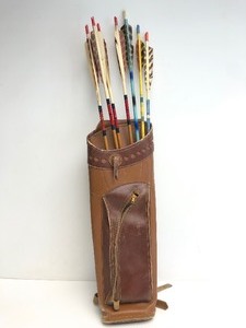 lot 326 image: Long 64 Vintage Bow w Bear Brand Quiver and Arrows