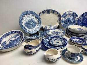 lot 333 image: Estate Lot of Assorted Vintage & Antique Flow Blue Porcelain Pieces