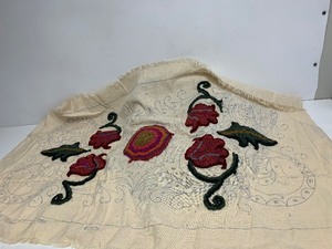 lot 336 image: Estate Lot of Wool Rug Hooking Items & Pieces