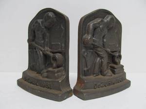 lot 345 image: Vintage Pair Of Industrial Worker Design DeZurik Cast Iron Bookends
