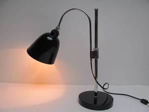 lot 349 image: Vintage Modern Thomas OBrien Polished Silver Metal Mid Century Style Table Lamp