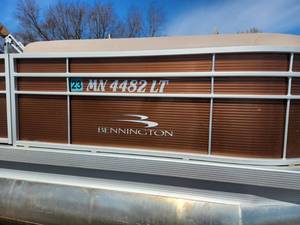 lot 1 image: 2018 Bennington 25 GSR Tri Toon MN 4482 LT