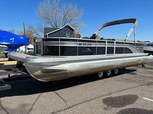 lot 24 image: 2019 Bennington 25 GL PTG Tritoon MN 0151 LV