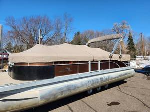 lot 28 image: 2019 Bennington 25 GL Tritoon MN 3956 LV