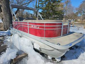 lot 21 image: 2019 Bennington 20 SSRX MN 0578 LV