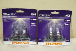lot 52 image: 2 Sets Sylvania XtraVision Halogen Lamps -9005
