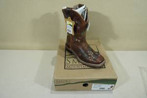 lot 131 image: Smoky Mountain Boots -Kids Size 2.5, FloralBrown