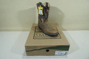 lot 133 image: Smoky Mountain Boots -Kids Size 7.5, BrownCamo