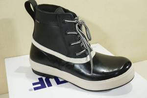 lot 137 image: Xtratuf Womens 6 Legacy Lace Waterproof Boots -Size 6, Black