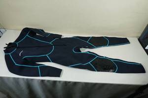 lot 90 image: Sea Skin Full Body Wet Suit -Small