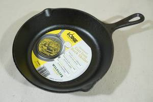 lot 99 image: Lodge Seasoned Cast Iron Duck Skillet -8