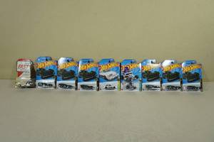 lot 100 image: 8 Hot Wheels with Die Cast Toy Car