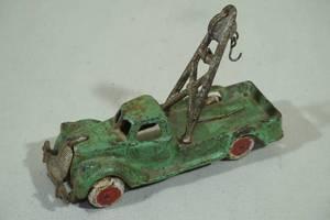 lot 110 image: Early Cast Iron Toy Tow Truck