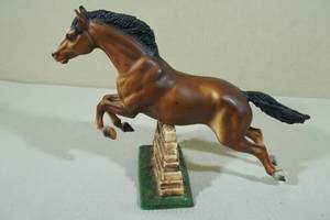 lot 116 image: Vintage Breyer Horse 300 Jumping Stone Wall