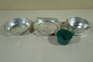 lot 124 image: Vintage Girl Scouts Aluminum Camping Cookware Set