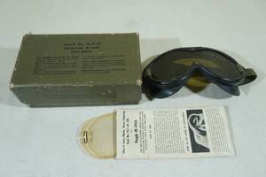 lot 129 image: Vintage WWII USAAF M-1944 Goggles with Original Box