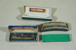 lot 132 image: Assorted Vintage Harmonicas - Gretsch Musicraft, Hohner Echo
