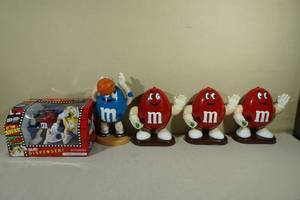 lot 161 image: 5 M&Ms Dispensers