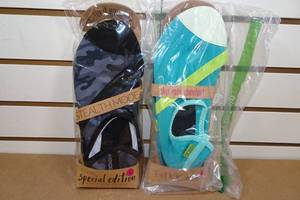 lot 361 image: 2 Pairs Womens Fit Kicks -Size Large