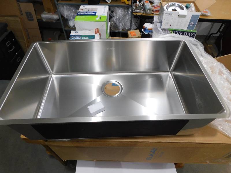 Elkay  Crosstown Undermount Stainless Steel 32 in. Single Bowl Kitchen Sink with Center Drain