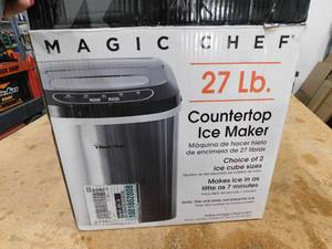 Magic Chef  27 lbs. Portable Countertop Ice Maker in Stainless Steel