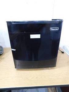 Magic Chef  1.7 cu. ft. Freezerless Mini Fridge in Black