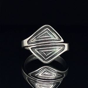 Rustic & Bright Shine Engraved Double Triangle Ring