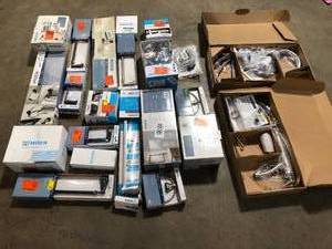 lot 32 image: Mix lot of bath accesories and Small Housewares, customer returns Review all pictures