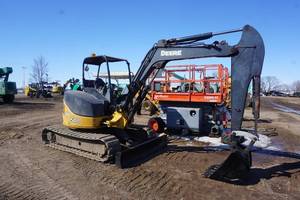 lot 5 image: 2013 John Deere Model 50D Mini Tracked Excavator