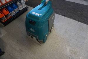 lot 41 image: 2015 Tennant Model E5 Electric Carpet Extractor