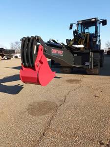 lot 16 image: Brand New Made In Minnesota Grey Wolf Universal Mount Bobcat Skid Loader Skid Steer Back Hoe Attachment