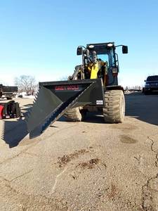 lot 21 image: Brand New Made In Minnesota Grey Wolf Bobcat Skid Loader Skid Steer Stump Bucket