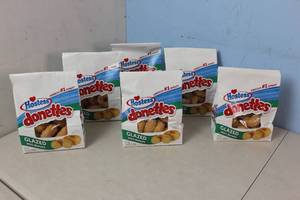 lot 302 image: 6 Bags of Hostess Glazed Mini Donuts Best By Date 3022023