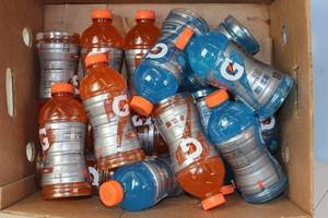 lot 353 image: 15 x 28oz Bottles of Gatorade assorted flavors
