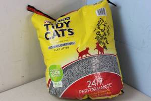 lot 372 image: Damaged Packaging Cat Litter