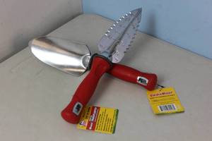 lot 133 image: NEW - Garden Weasel COMBO 12.75 in. Comfort Non-Slip Multi-Use Transplanter-Dig, Cultivate, Plant and Weed & 12.75 in. Comfort Non-Slip Grip Hand Garden Trowel