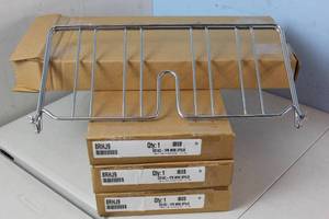 lot 525 image: 4 Units of METRO Shelf Divider 18 in x 2 in x 8 in, Steel, Silver, Chrome, (1) Shelf Divider