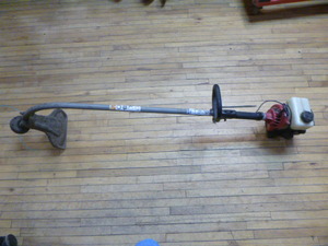 lot 103 image: Yard Machine Weed Trimmer