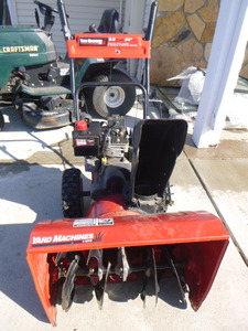 lot 4 image: Yard Machine Snow Blower